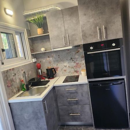 Small Luxury Apartment 阿纳维索斯 外观 照片