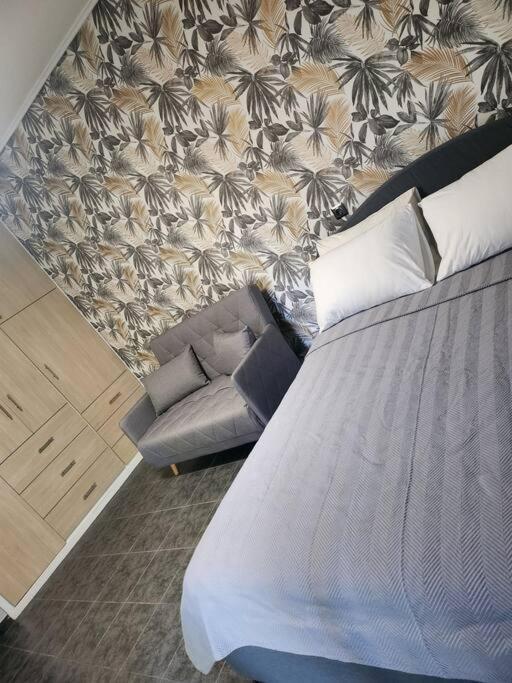 Small Luxury Apartment 阿纳维索斯 外观 照片
