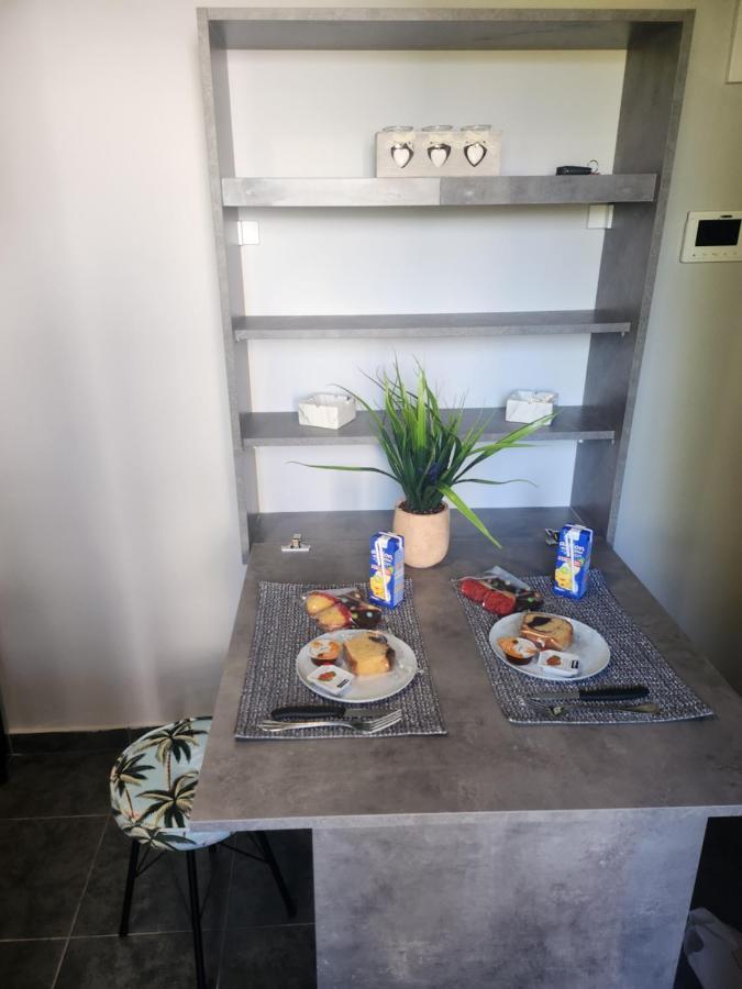 Small Luxury Apartment 阿纳维索斯 外观 照片