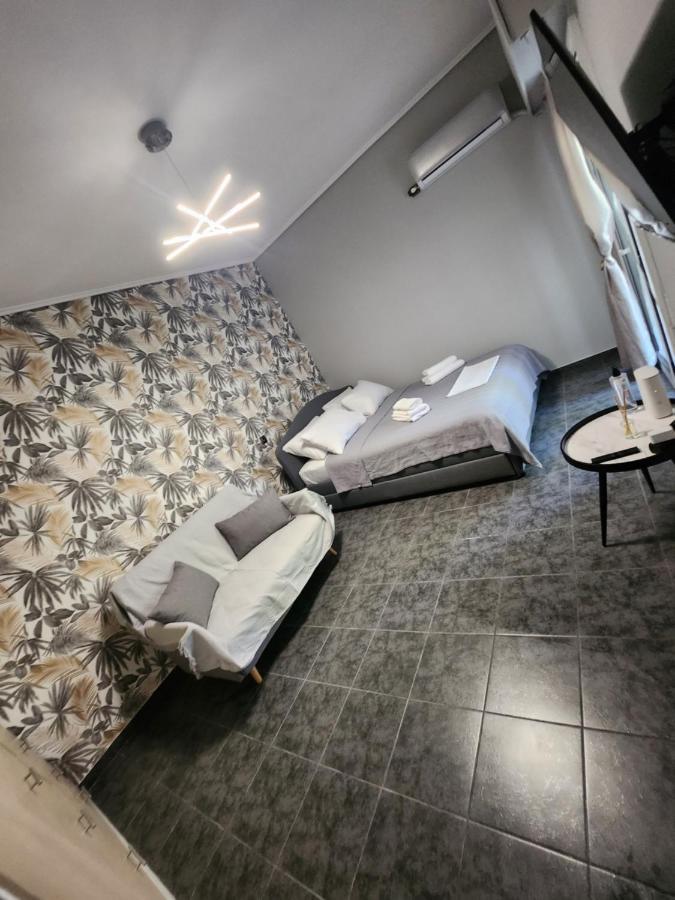 Small Luxury Apartment 阿纳维索斯 外观 照片