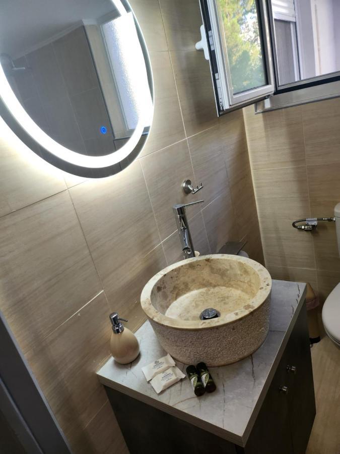 Small Luxury Apartment 阿纳维索斯 外观 照片