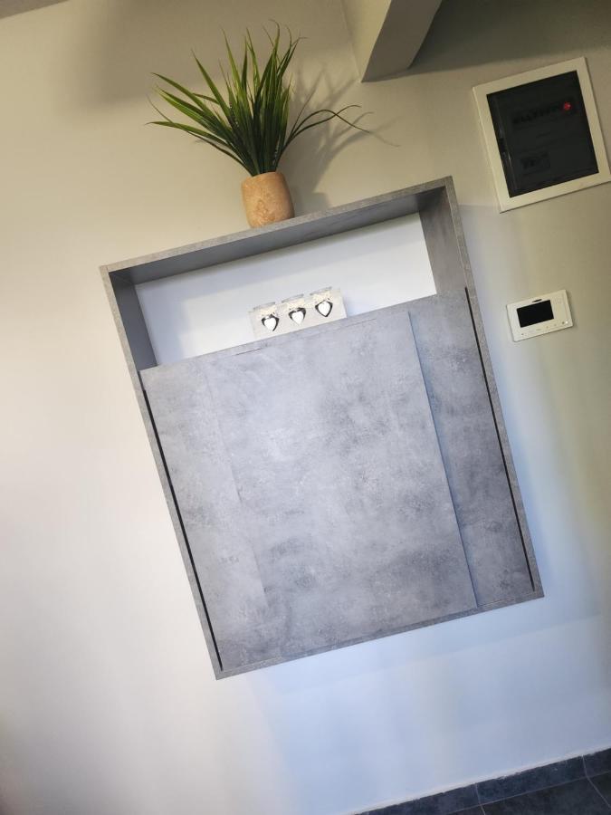 Small Luxury Apartment 阿纳维索斯 外观 照片